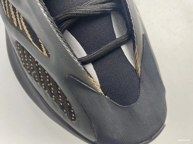 ADIDAS 700 YEEZY GY0189 V3 0915